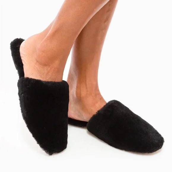 AEYDE
Kelly shearling slippers size 36 - Picture 2 of 10